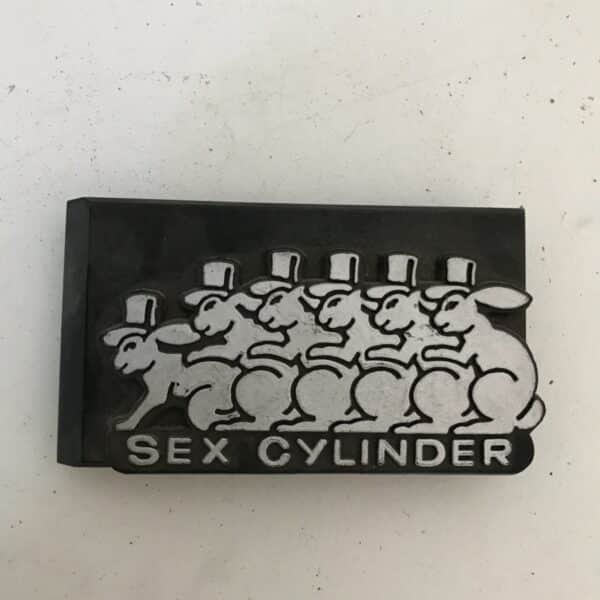 Sex cylinder muovikansi 10 X 5,5 cm - Purkukolmio.fi