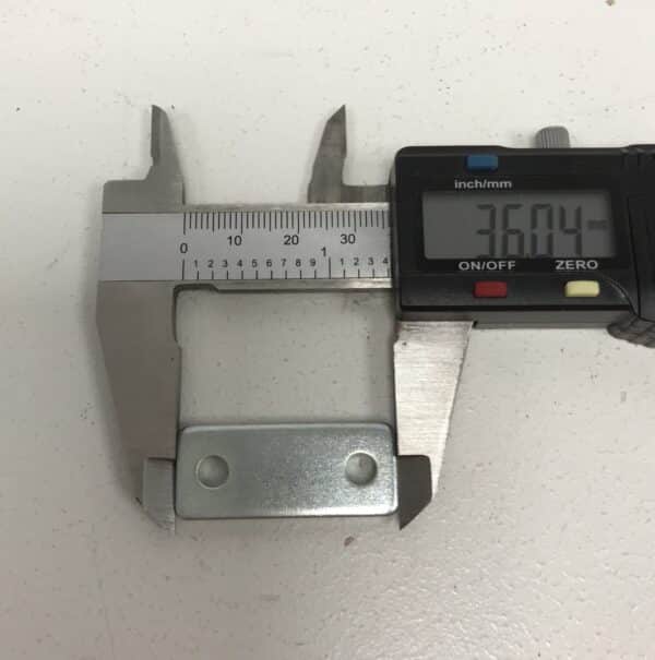 Kiinnityslevy 15x36 mm 4 kpl ja kulmarauta 90° 4 kpl sinkitty - purkukolmio.fi