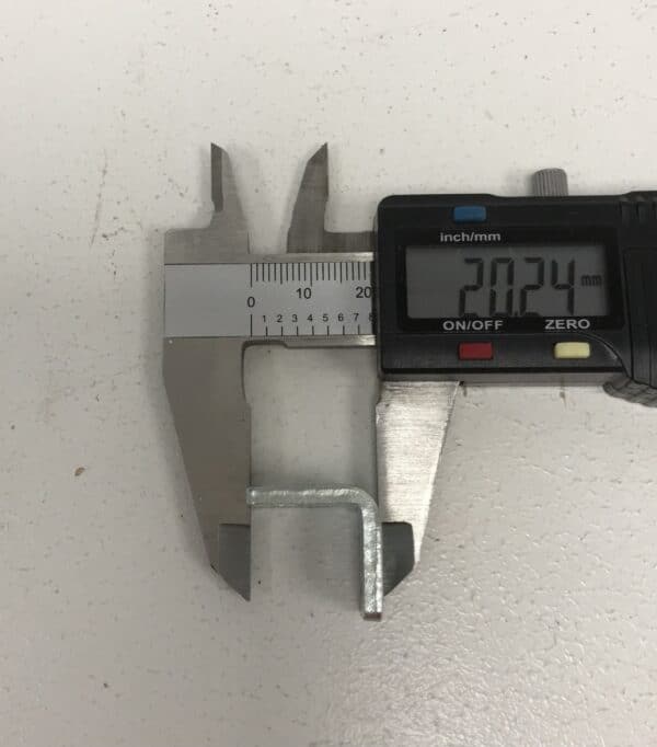 Kiinnityslevy 15x36 mm 4 kpl ja kulmarauta 90° 4 kpl sinkitty - purkukolmio.fi